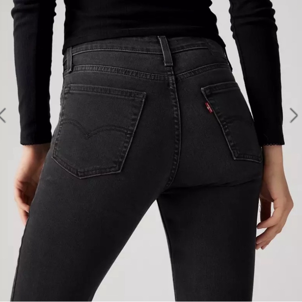 Levi's Women's Dark Gray Skinny Jeans - Picture 9 of 10